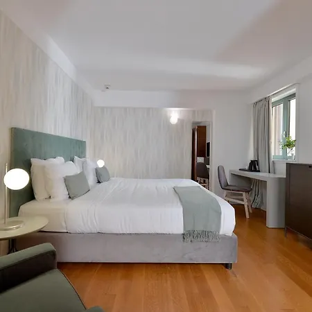 Athenaeum Eridanus Luxury